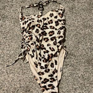 💚 3/$15 Target Kona Sol leopard print one piece, small